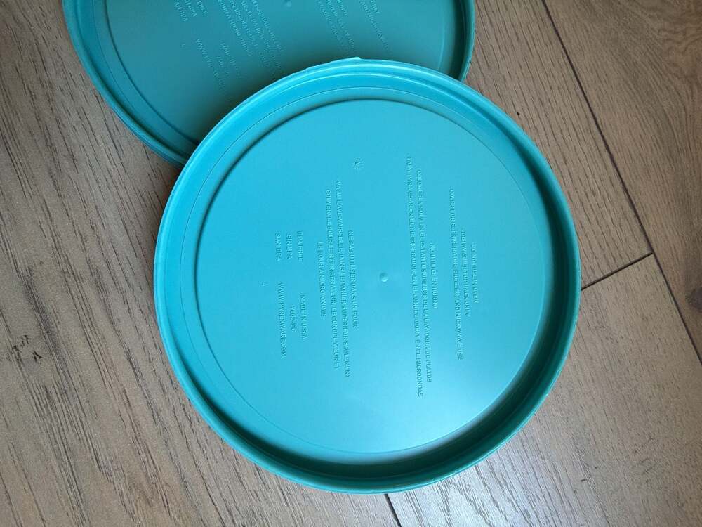 Pyrex 7402-PC Turquoise Round Replacement Storage Lid - Picture 2 of 4